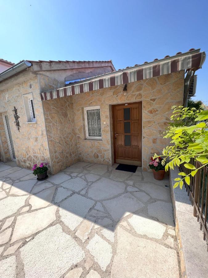 Apartmani Palme Funtana Exterior photo